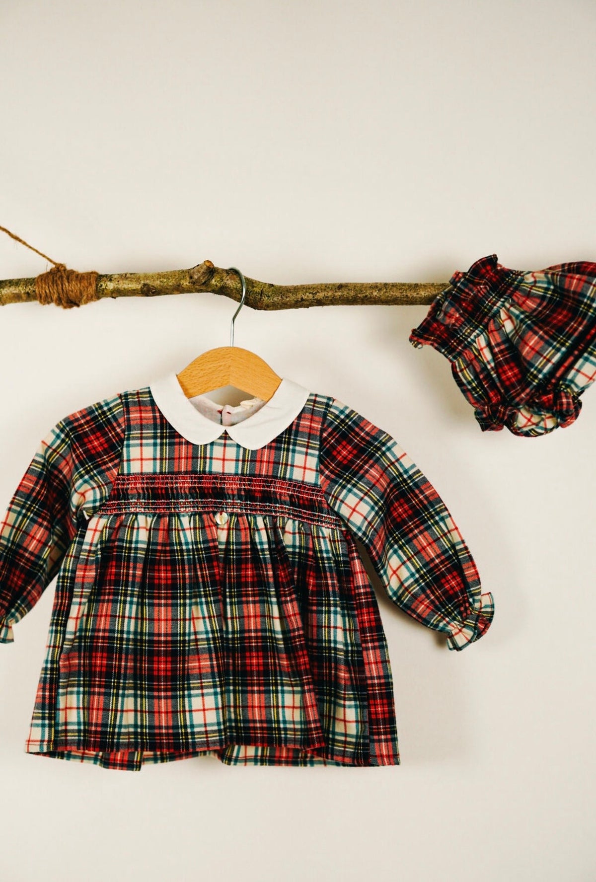 Robe de Noël à carreaux écossais avec bloomer assorti