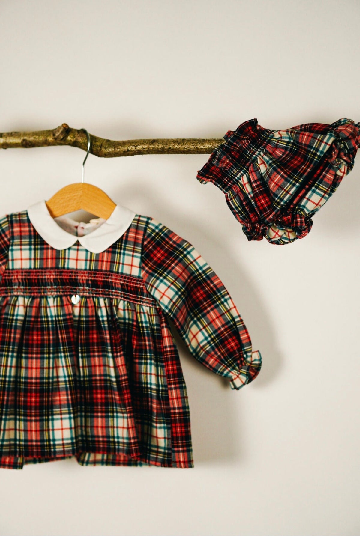 Robe de Noël à carreaux écossais avec bloomer assorti