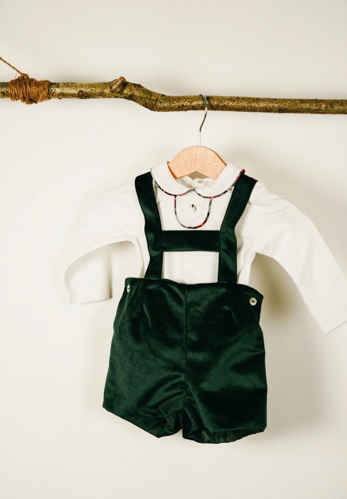 Ensemble de Noël body et short à bretelles en velours vert – Garçon