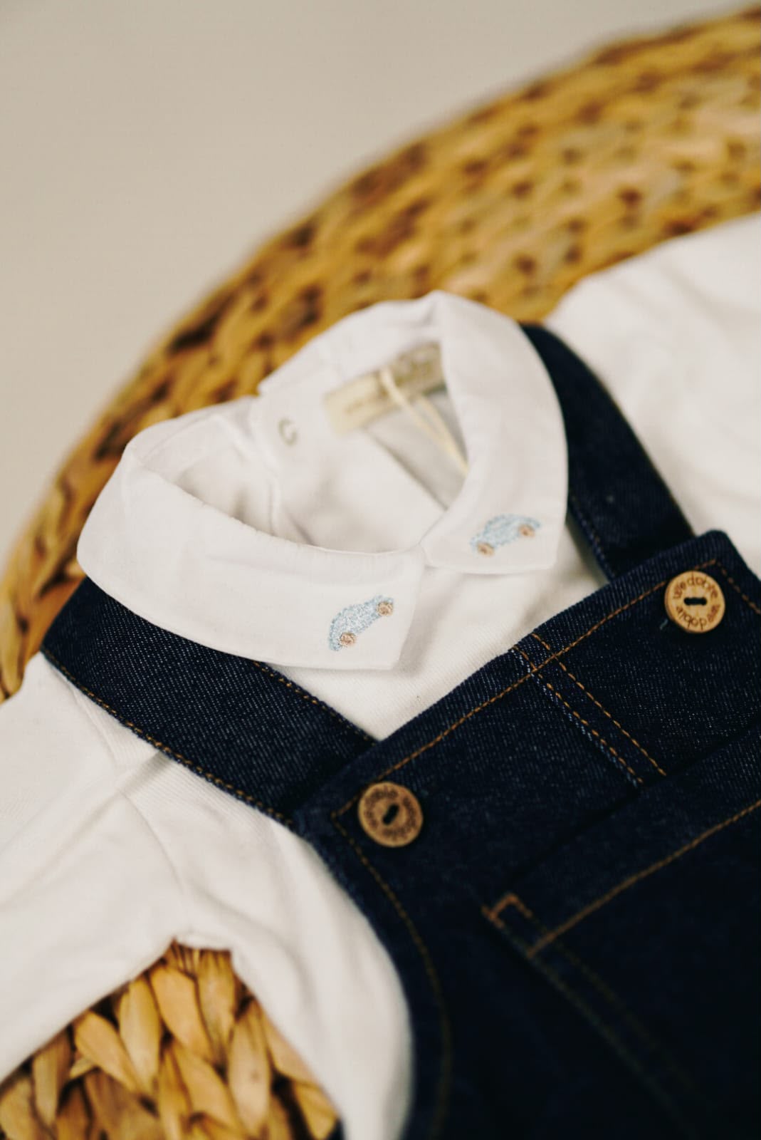 Body bébé blanc à col brodé – Petites voitures bleues